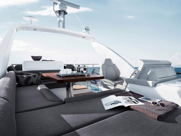 Motor Yacht Transfer to Nearby Island