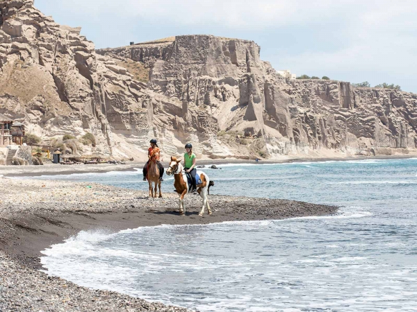 Private Half Day Bus Tour of Santorini's South Side