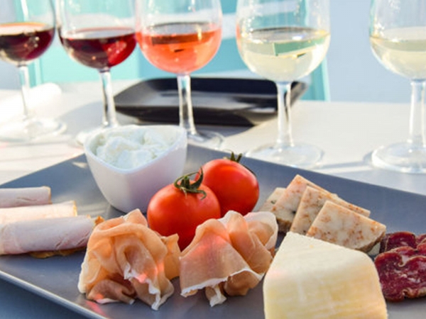 Private Half Day Bus Tour of Santorini's South Side